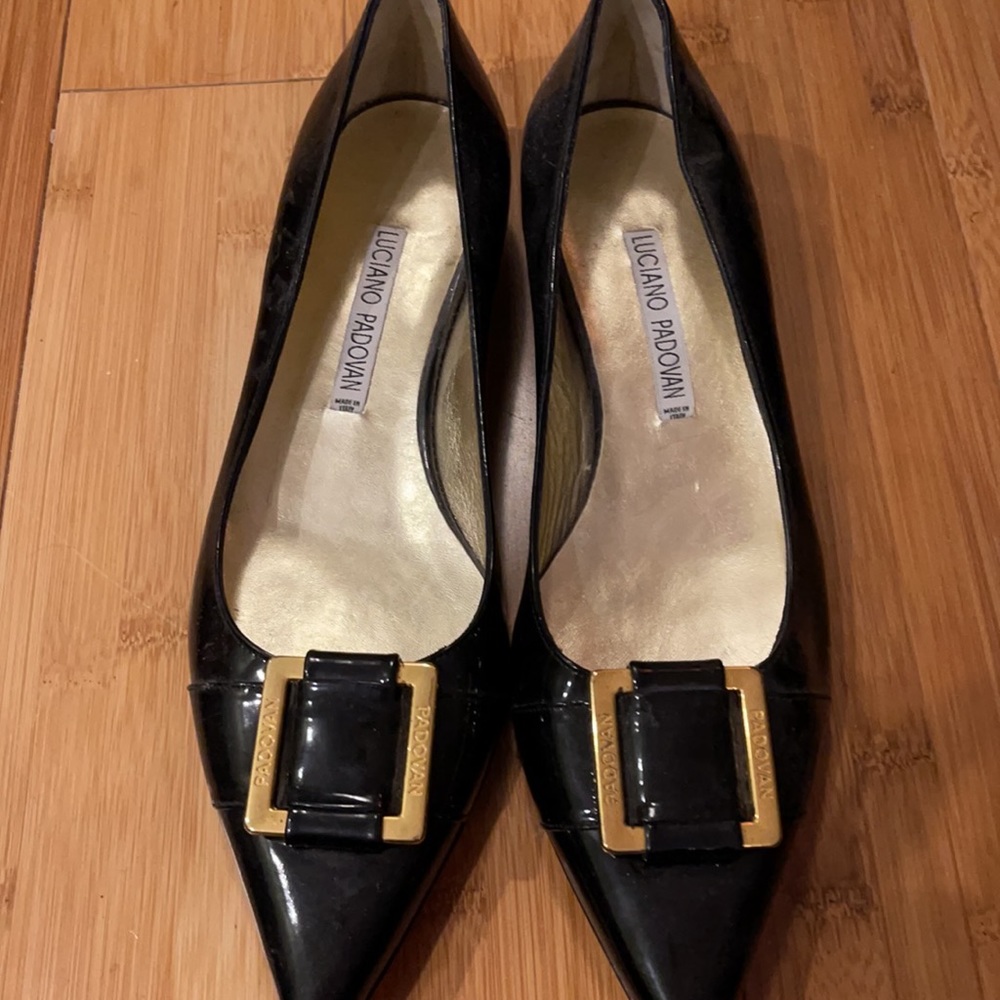 Flat shoes